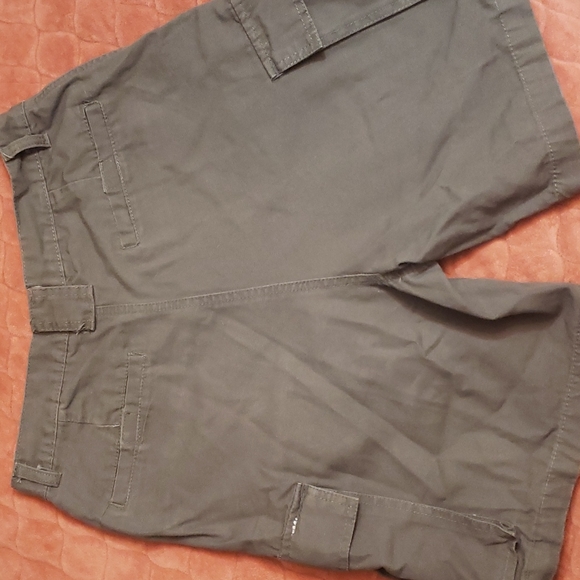 Men's size 32 cargo shorts - Picture 4 of 4